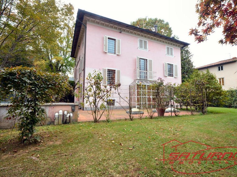 Villa in Vendita a Lucca, zona Gattaiola, 2'500'000€, 510 m², arredato, con Box
