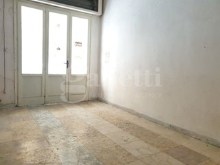 Negozio in Affitto a Marano di Napoli, 390€, 65 m²