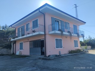 Casa Indipendente in Vendita a Bordighera, 490'000€, 200 m²