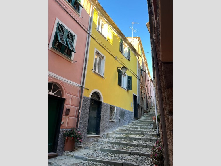 Casa Indipendente in Vendita a Castiglione Chiavarese, zona Velva, 70'000€, 75 m²