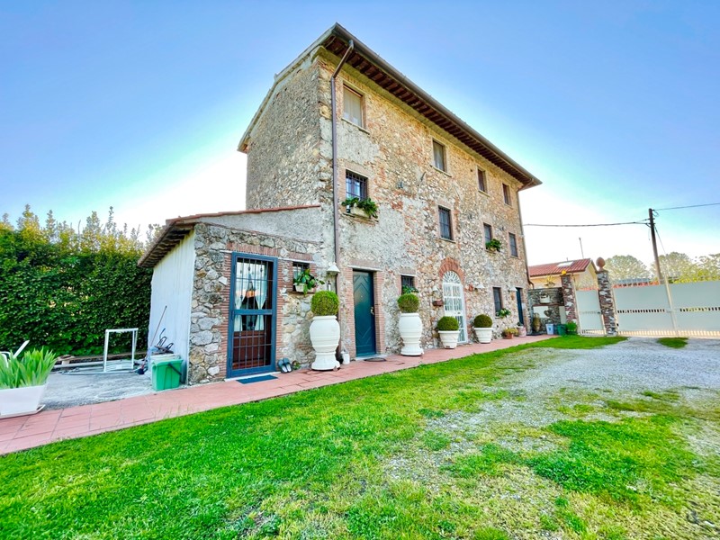 Casa Indipendente in Vendita a Camaiore, 750'000&euro;, 250 m², arredato
