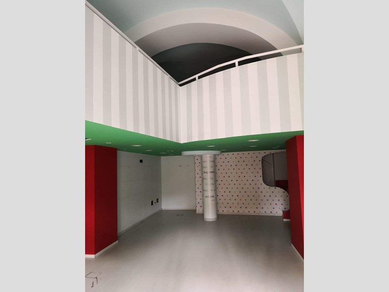 Immobile commerciale in Affitto a Bari, zona Murat, 2'800€, 70 m²