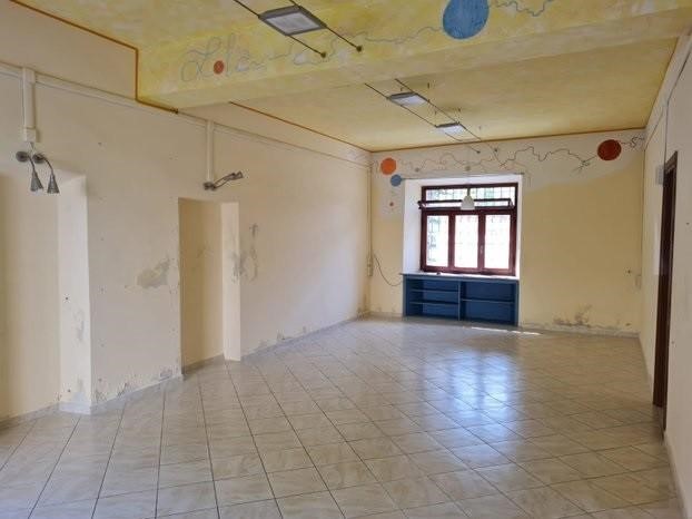 Immobile commerciale in Affitto a San Giuliano Terme, 700€, 65 m²