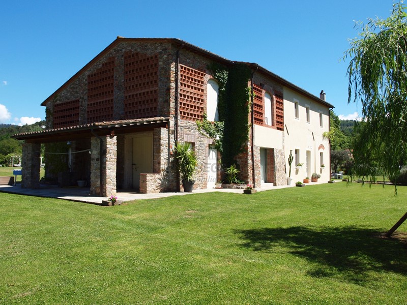 Villa in Vendita a Lucca, zona Ovest, 1'550'000€, 500 m²