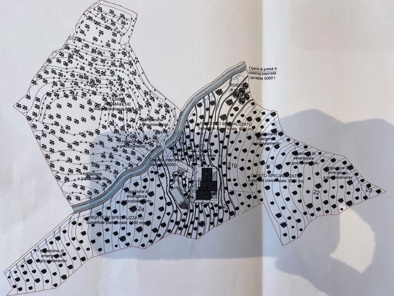 Terreno edificabile in Vendita a Castelnuovo Magra, 105'000€, 200 m², con Box