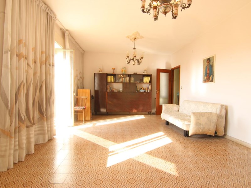 Quadrilocale in Vendita a Siracusa, zona Viale Teocrito, 99'000&euro;, 110 m²