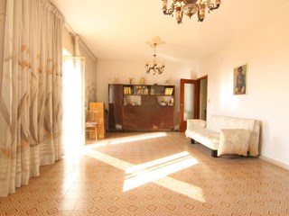 Quadrilocale in Vendita a Siracusa, zona Viale Teocrito, 99'000&euro;, 110 m²