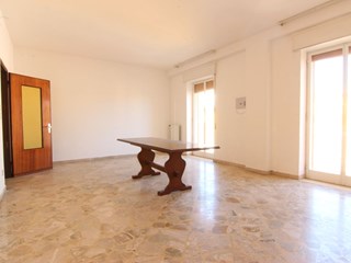 Appartamento in Vendita a Siracusa, zona via Padova, 120'000&euro;, 160 m²