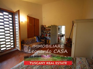 Casale in Vendita a Vinci, 155'000€, 110 m², con Box