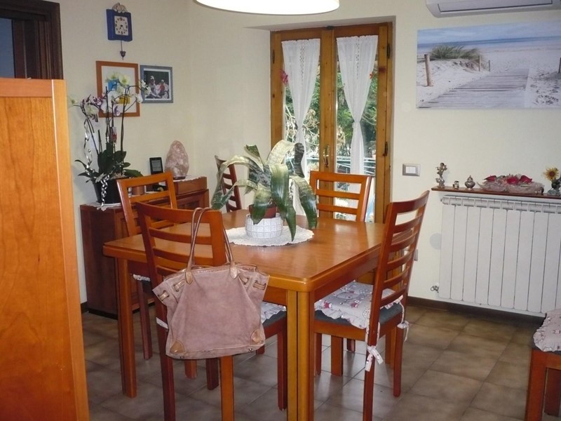 Appartamento in Vendita a Colle di Val D'Elsa, 205'000€, 130 m², con Box