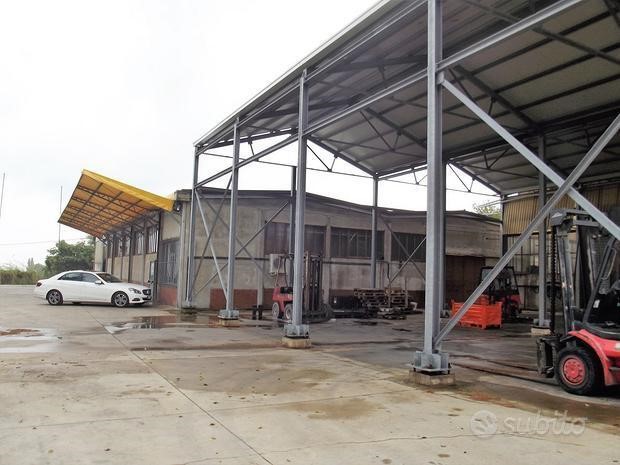 Capannone in Vendita a Acquaviva Picena, 390'000€, 1200 m²