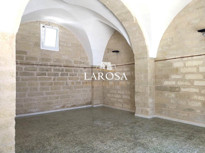 Attività commerciale in Vendita a Vernole, 105'000€, 60 m²