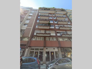 Immobile commerciale in Affitto a Bari, zona Murat, 2'500€, 160 m²
