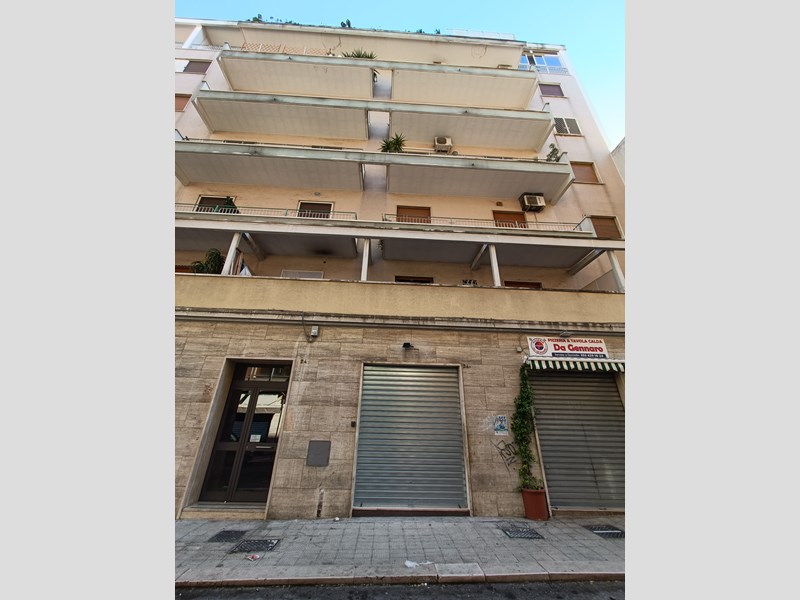 Immobile commerciale in Affitto a Bari, zona Picone, 500€, 42 m²