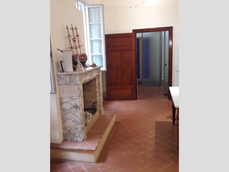 Appartamento in Vendita a Pisa, zona Quartiere Santa Maria, 750'000€, 255 m²