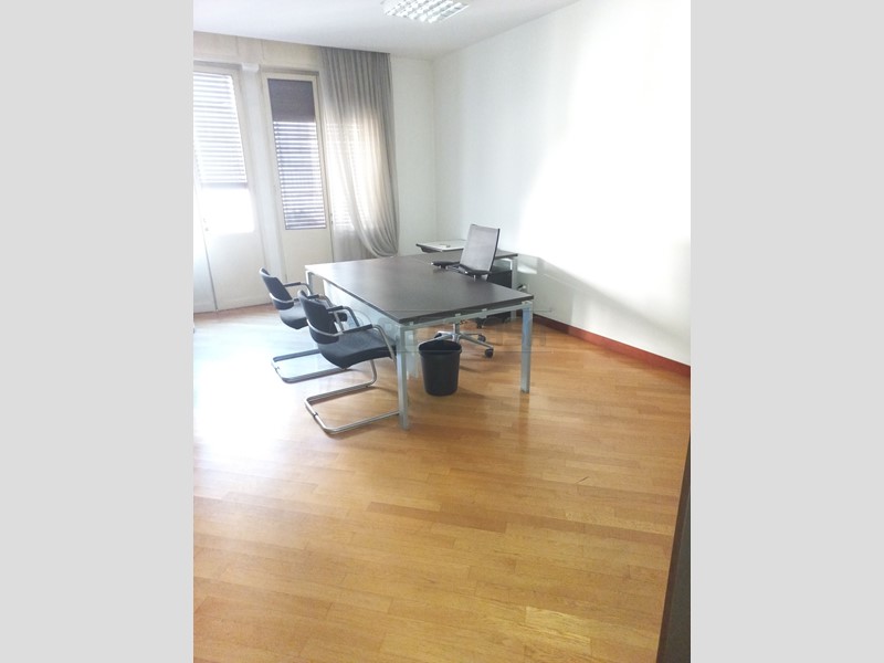 Appartamento in Vendita a Vicenza, 390'000€, 246 m²