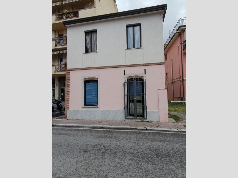 Attività commerciale in Vendita a Massa, 90'000&euro;, 30 m²