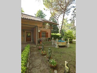 Villa bifamiliare in Vendita a Ronciglione, zona Punta del Lago, 295'000€, 168 m², arredato