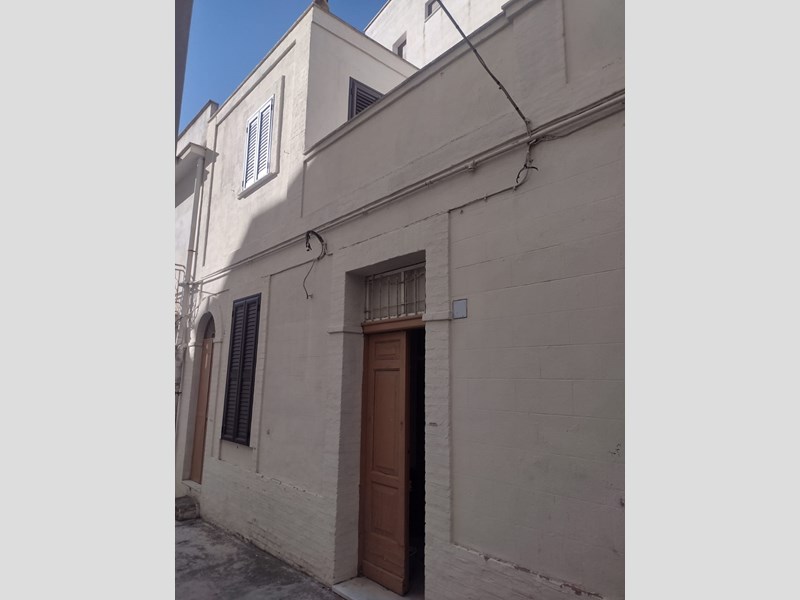 Casa Semi Indipendente in Vendita a Pisticci, zona centro, 45'000&euro;, 110 m²