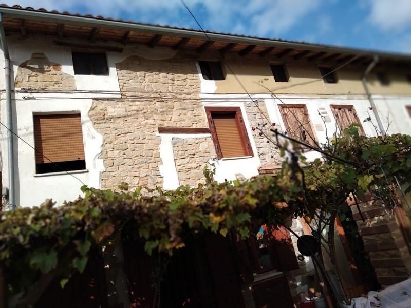 Cascina in Vendita a Pellegrino Parmense, zona appennino parmense, 55'000&euro;, 140.000 mq, arredato