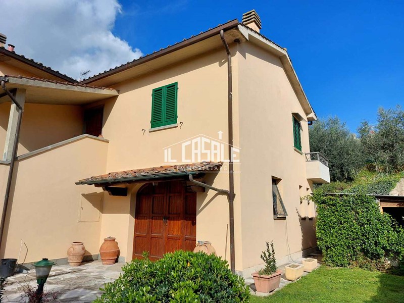 Villa in Vendita a Dicomano, 440'000€, 250 m², con Box