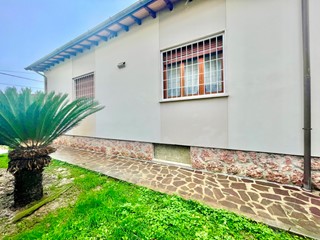 Casa Indipendente in Vendita a Camaiore, zona Lido Di Camaiore, 380'000&euro;, 90 m², arredato
