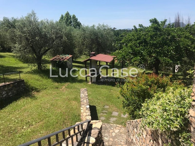 Villa in Vendita a Lucca, zona Sant'Alessio, 1'200'000€, 500 m², con Box