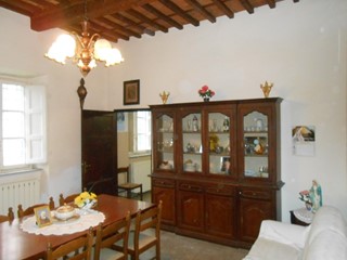 Casa Semi Indipendente in Vendita a Lucca, zona Arsina, 165'000€, 200 m², con Box