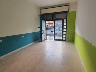 Immobile commerciale in Affitto a Mercato San Severino, zona Priscoli, 500€, 65 m²