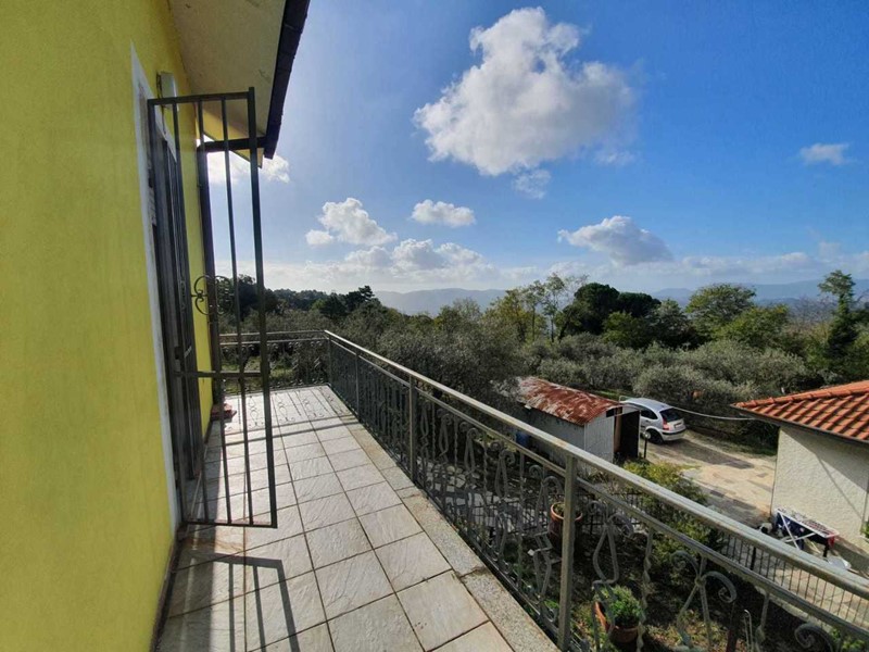 Casa Semi Indipendente in Vendita a Sarzana, zona Falcinello, 230'000&euro;, 140 m², arredato, con Box