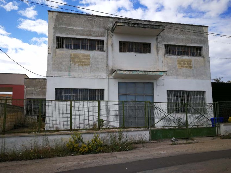 Immobile commerciale in Vendita a Lecce, zona artigianale, 290'000&euro;, 929 m²