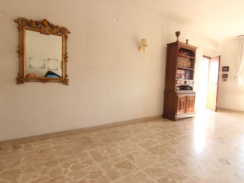 Trilocale in Vendita a Siracusa, zona viale Teracati, 128'000&euro;, 140 m²