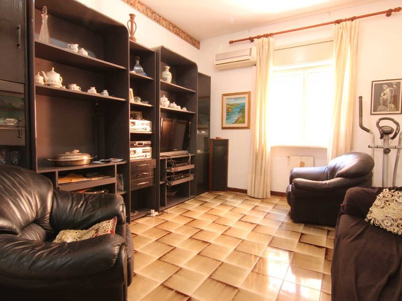 Appartamento in Vendita a Siracusa, zona viale Scala Greca, 140'000&euro;, 187 m²