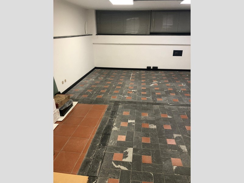 Immobile commerciale in Vendita a Carrara, zona Marina di Carrara, 120'000€, 120 m²