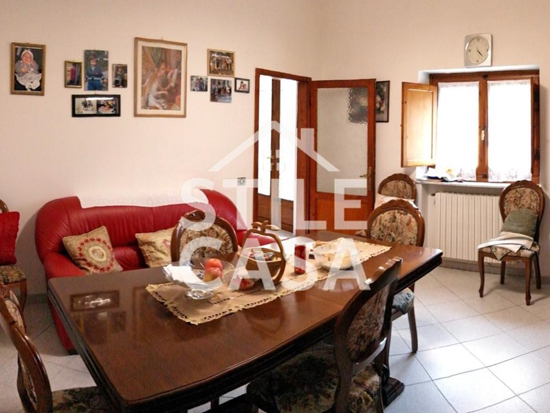 Casa Semi Indipendente in Vendita a Buggiano, zona Borgo a Buggiano, 173'000€, 145 m², con Box