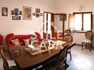 Casa Semi Indipendente in Vendita a Buggiano, zona Borgo a Buggiano, 173'000€, 145 m², con Box