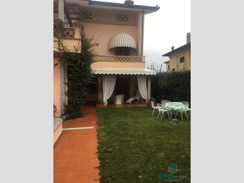 Appartamento in Affitto a Forte dei Marmi, 1'300€, 80 m², arredato