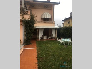 Appartamento in Affitto a Forte dei Marmi, 1'300€, 80 m², arredato