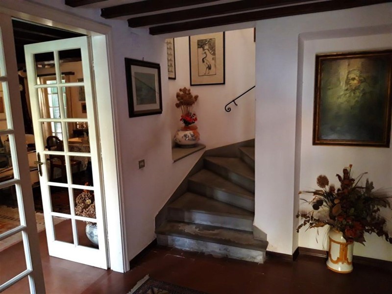 Villa in Vendita a Carrara, 585'000€, 270 m²