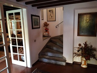 Villa in Vendita a Carrara, 585'000€, 270 m²