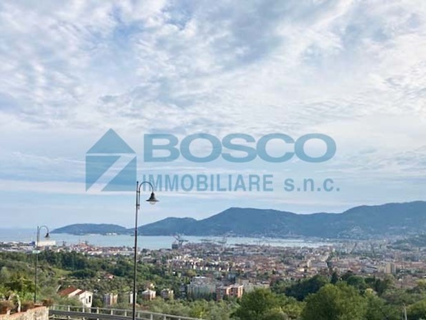 Appartamento in Vendita a Vezzano Ligure, 340'000€, 180 m²