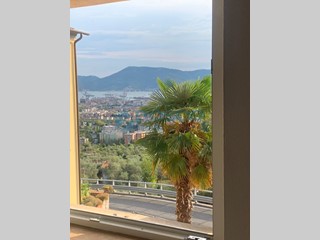 Appartamento in Vendita a Vezzano Ligure, 340'000€, 180 m²