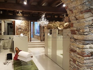 Immobile commerciale in Vendita a Valdagno, zona CENTRO STORICO, 120'000€, 110 m²