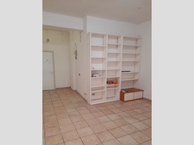 Immobile commerciale in Affitto a Ancona, 490€, 70 m²