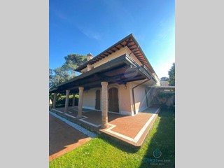 Villa in Vendita a Forte dei Marmi, 2'350'000€, 240 m², arredato