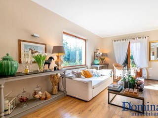 Villa in Vendita a Montignoso, zona Cervaiolo, 870'000€, 290 m², arredato, con Box