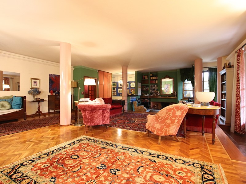 Villa in Vendita a Barga, 500'000&euro;, 292 m²