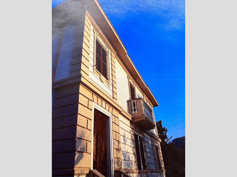 Casa Indipendente in Vendita a Aulla, zona Aulla centro, 450'000€, 200 m²