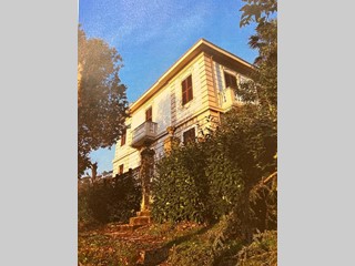 Casa Indipendente in Vendita a Aulla, zona Aulla centro, 450'000€, 200 m²