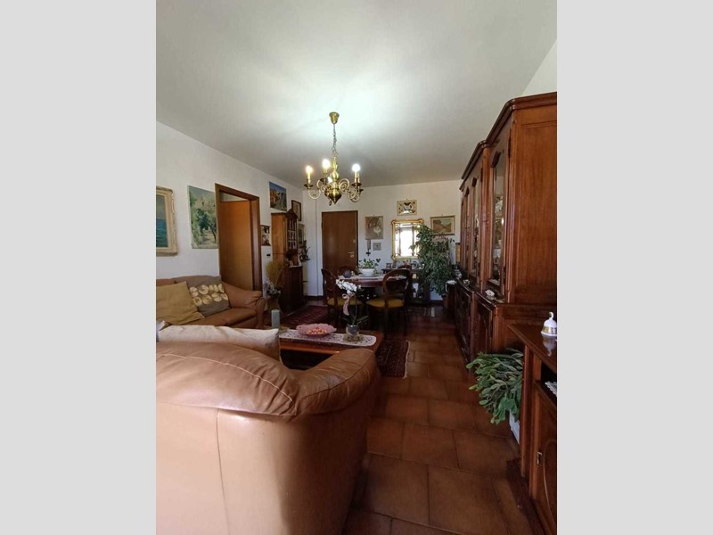 Appartamento in Vendita a Villafranca in Lunigiana, 85'000€, 85 m², con Box